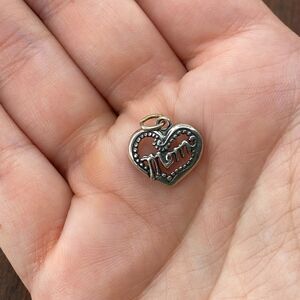 Vintage 925 Sterling Silver "Mom" Open Heart Bead Edge Pendant Bracelet Charm